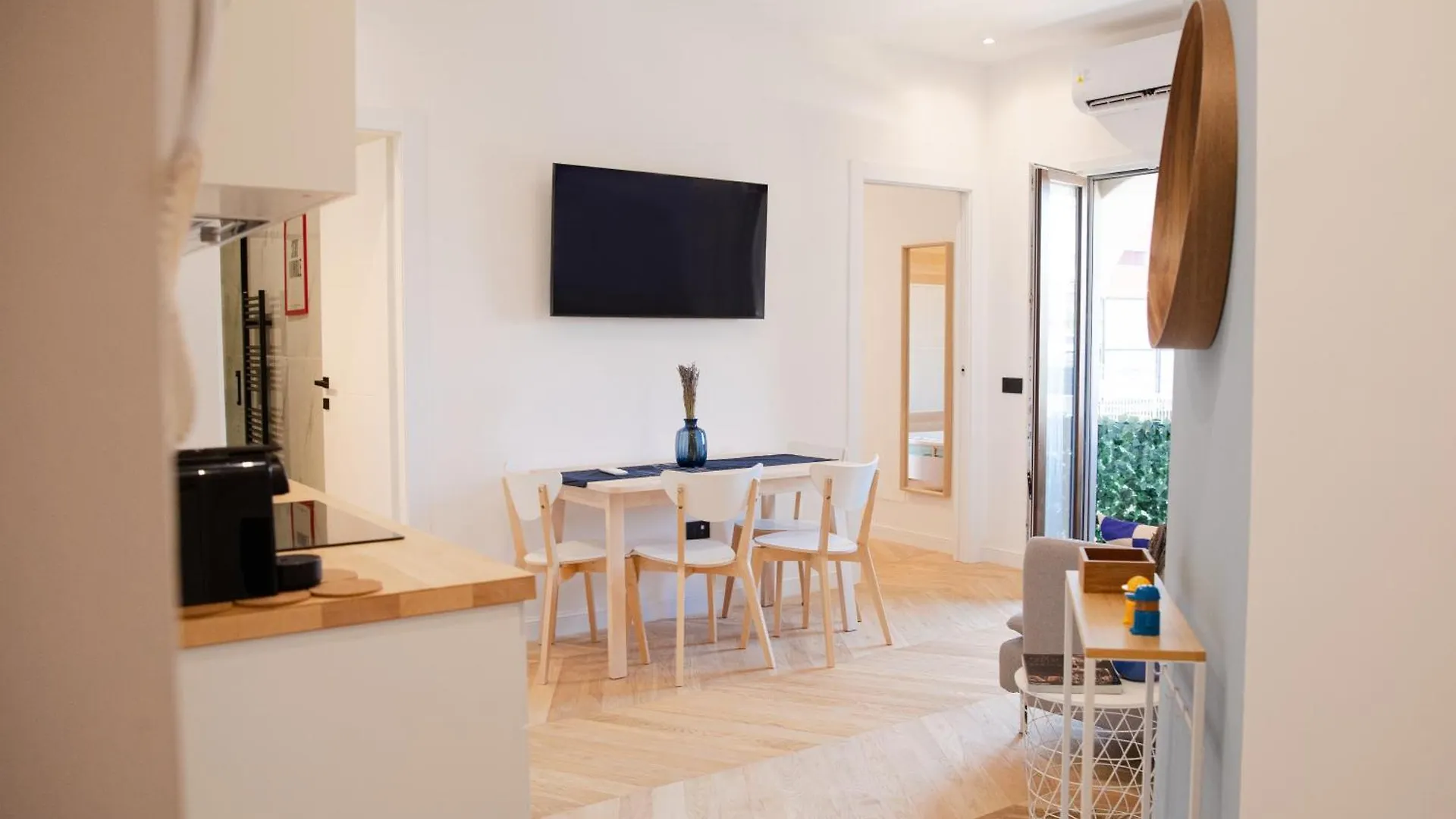 Bright 2-Room Apartment For Friends And Relatives Milán 0*,